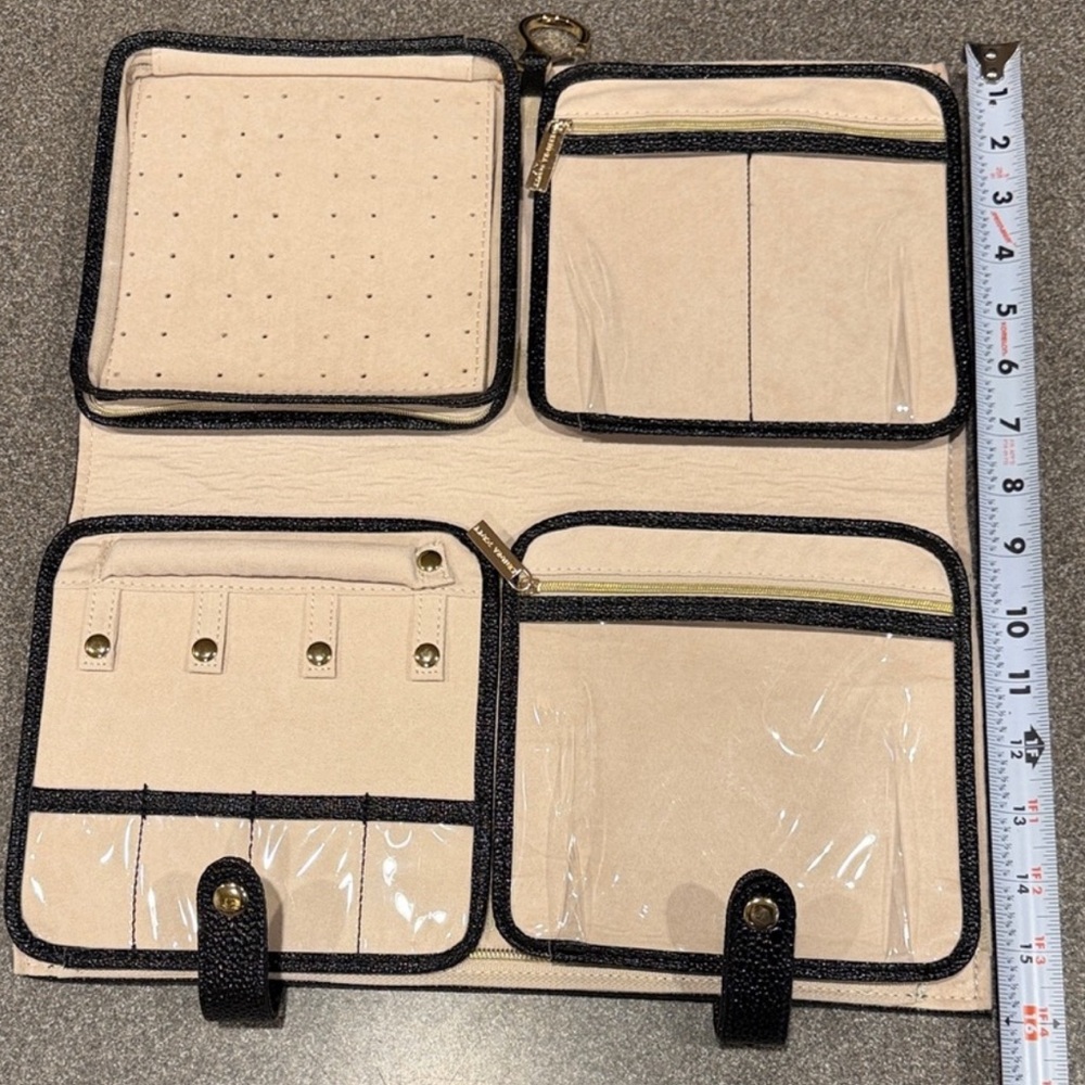 Kendra Scott Tan and Black Travel Jewelry Case - Picture 4 of 5